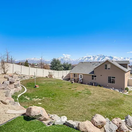 Cozy Basement Unit With Home Theater In South Jordan